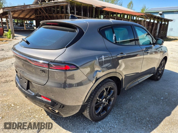 2024 Dodge Hornet R/T Plus z VIN ZACPDFDW7R3A12570, wystawiony jako Copart lot #52097675 z przebiegiem Nie podano mil oraz Szkoda całkowita • Salvage title. Historia ofert i sprzedaży dostępna na DreamBid. Obrazek 3.