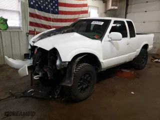 2003 GMC Sonoma SLS with VIN 1GTCT19X938160510, listed as a Copart auction lot 85343934 with 153,593 mi miles and Salvage Title. Bid and sale history available at carsss.com. Image 1.