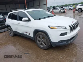2017 Jeep Cherokee Latitude z VIN 1C4PJLCBXHW578514, wystawiony jako IAAI lot #42177673 z przebiegiem 125 030 mil mil oraz . Historia ofert i sprzedaży dostępna na DreamBid. Obrazek 1.