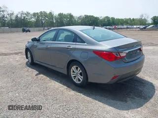 2014 Hyundai Sonata GLS z VIN 5NPEB4AC9EH890122, wystawiony jako IAAI lot #42405284 z przebiegiem 128 666 mil mil oraz . Historia ofert i sprzedaży dostępna na DreamBid. Obrazek 3.