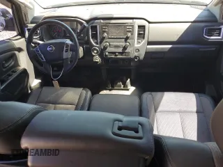 2017 Nissan Titan SV z VIN 1N6AA1EJ0HN569810, wystawiony jako Copart lot #48726215 z przebiegiem 126 458 mil mil oraz Szkoda całkowita • Salvage title. Historia ofert i sprzedaży dostępna na DreamBid. Obrazek 8.