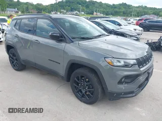 2024 Jeep Compass Latitude с VIN 3C4NJDBN4RT578170, выставлен на аукционе IAAI как лот 42237990 с пробегом 17 265 миль миль и . История ставок и продаж доступна на DreamBid. Изображение 1.