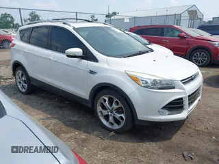 2015 Ford Escape Titanium z VIN 1FMCU9J98FUB38384, wystawiony jako IAAI lot #42422326 z przebiegiem 120 358 mil mil oraz . Historia ofert i sprzedaży dostępna na DreamBid. Obrazek 1.