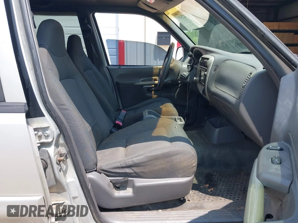 2001 Ford Explorer Sport Trac with VIN 1FMZU67E81UB83623, listed as a IAAI auction lot 42412535 with 287,350 mi miles and . Bid and sale history available at DreamBid. Image 5.