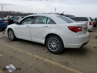 2013 Chrysler 200 Limited with VIN 1C3CCBCG4DN612157, listed as a Copart auction lot 48062755 with 101,205 mi miles and Salvage Title. Bid and sale history available at carsss.com. Image 2.