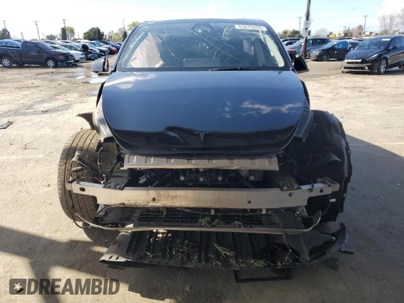 2024 Tesla Model Y Long Range z VIN 7SAYGDEE1RA247973, wystawiony jako Copart lot #45679205 z przebiegiem 22 739 mil mil oraz Szkoda całkowita • Salvage title. Historia ofert i sprzedaży dostępna na DreamBid. Obrazek 5.