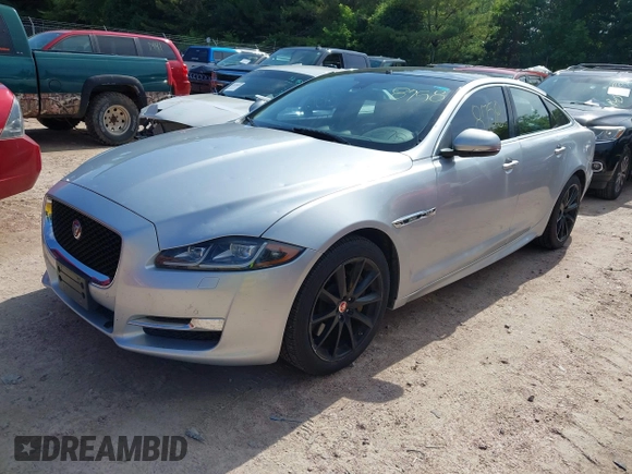 2016 Jaguar XJ R-Sport z VIN SAJWA1C7XG8W02813, wystawiony jako IAAI lot #42508758 z przebiegiem 102 919 mil mil oraz . Historia ofert i sprzedaży dostępna na DreamBid. Obrazek 19.