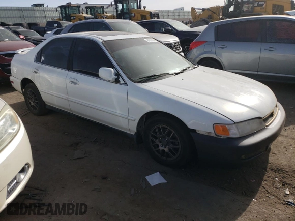 1996 Honda Accord EX with VIN 1HGCD5663TA135841, listed as a Copart auction lot 84059194 with 197,343 mi miles and Clean Title. Bid and sale history available at carsss.com. Image 4.