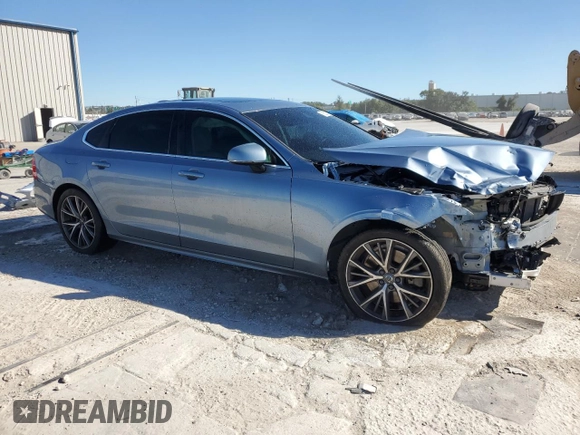 2020 Volvo S90 Momentum z VIN LVYA22MK1LP161953, wystawiony jako Copart lot #81582774 z przebiegiem 26 764 mil mil oraz Nie do naprawy • Non repairable. Historia ofert i sprzedaży dostępna na DreamBid. Obrazek 4.