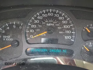 2003 Chevrolet Suburban LT z VIN 3GNFK16Z23G280270, wystawiony jako IAAI lot #41627119 z przebiegiem 246 282 mil mil oraz . Historia ofert i sprzedaży dostępna na DreamBid. Obrazek 7.