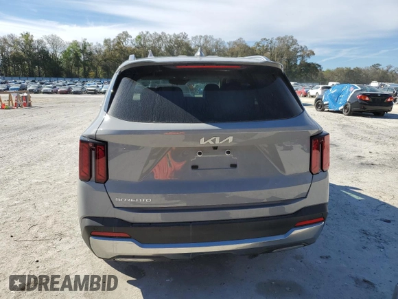 2025 Kia Sorento S z VIN 5XYRL4JCXSG324861, wystawiony jako Copart lot #47929585 z przebiegiem 8 110 mil mil oraz Szkoda całkowita • Salvage title. Historia ofert i sprzedaży dostępna na DreamBid. Obrazek 6.