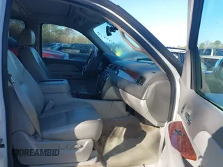 2007 Chevrolet Suburban LT with VIN 3GNFC160X7G298486, listed as a IAAI auction lot 41494944 with 348,108 mi miles and . Bid and sale history available at DreamBid. Image 5.