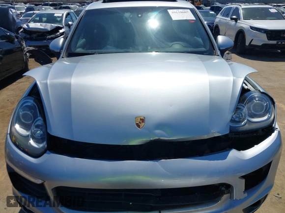 2016 Porsche Cayenne z VIN WP1AA2A26GKA13183, wystawiony jako IAAI lot #39110607 z przebiegiem Nie podano mil oraz . Historia ofert i sprzedaży dostępna na DreamBid. Obrazek 12.