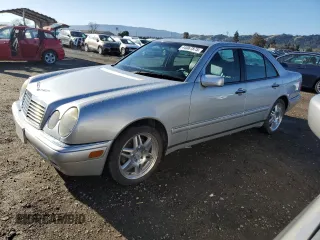 1998 Mercedes-Benz E-Class with VIN WDBJF65F0WA555650, listed as a Copart auction lot 44067875 with 133,145 mi miles and Salvage Title. Bid and sale history available at carsss.com. Image 1.