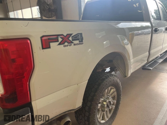 2019 Ford F-250 XL z VIN 1FT7W2BTXKED46997, wystawiony jako IAAI lot #42737714 z przebiegiem 124 075 mil mil oraz . Historia ofert i sprzedaży dostępna na DreamBid. Obrazek 10.