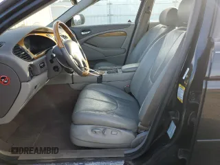 2000 Jaguar S-Type V8 z VIN SAJDA01D5YGL12576, wystawiony jako Copart lot #81679383 z przebiegiem 124 354 mil mil oraz Czysty tytuł • Clean title. Historia ofert i sprzedaży dostępna na DreamBid. Obrazek 7.