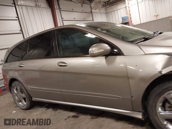 2006 Mercedes-Benz R-Class 3.5L with VIN 4JGCB65E26A030775, listed as a IAAI auction lot 41824593 with 149,889 mi miles. Bid and sale history available at carsss.com. Image 14.