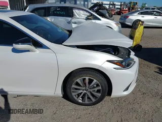 2021 Lexus ES with VIN 58ACZ1B14MU085278, listed as a IAAI auction lot 41813611 with 40,011 mi miles. Bid and sale history available at carsss.com. Image 21.