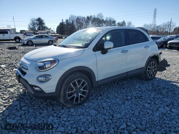 2016 FIAT 500X Trekking Plus z VIN ZFBCFYET9GP473798, wystawiony jako Copart lot #88646765 z przebiegiem 137 600 mil mil oraz Szkoda całkowita • Salvage title. Historia ofert i sprzedaży dostępna na DreamBid. Obrazek 1.