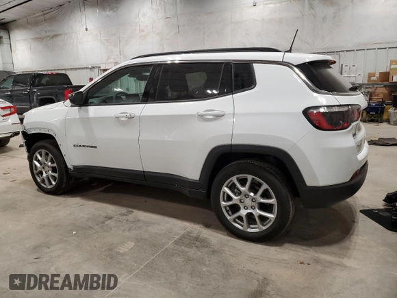 2024 Jeep Compass Latitude Lux z VIN 3C4NJDFN0RT127036, wystawiony jako Copart lot #41433235 z przebiegiem 2 361 mil mil oraz Szkoda całkowita • Salvage title. Historia ofert i sprzedaży dostępna na DreamBid. Obrazek 2.