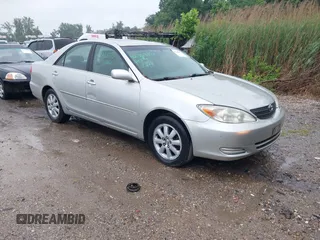 2002 Toyota Camry XLE z VIN JTDBF30K420083381, wystawiony jako IAAI lot #42368073 z przebiegiem 148 746 mil mil oraz . Historia ofert i sprzedaży dostępna na DreamBid. Obrazek 1.