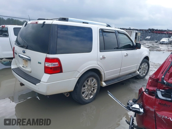 2011 Ford Expedition Limited with VIN 1FMJU1K56BEF19871, listed as a IAAI auction lot 41612117 with 246,367 mi miles. Bid and sale history available at carsss.com. Image 4.