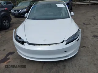 2025 Tesla Model 3 Long Range z VIN 5YJ3E1EAXSF929042, wystawiony jako IAAI lot #41929594 z przebiegiem 116 mil mil oraz . Historia ofert i sprzedaży dostępna na DreamBid. Obrazek 6.