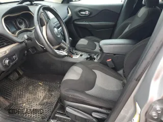 2017 Jeep Cherokee Altitude z VIN 1C4PJLAB1HW508600, wystawiony jako Copart lot #65481725 z przebiegiem 120 517 mil mil oraz Czysty tytuł • Clean title. Historia ofert i sprzedaży dostępna na DreamBid. Obrazek 7.