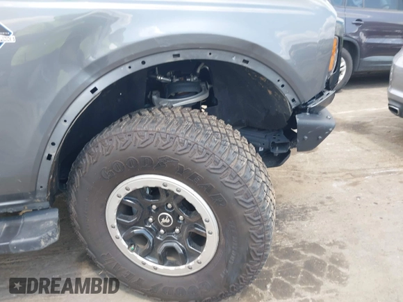 2024 Ford Bronco Outer Banks z VIN 1FMDE8BHXRLA40761, wystawiony jako IAAI lot #42704734 z przebiegiem 22 706 mil mil oraz . Historia ofert i sprzedaży dostępna na DreamBid. Obrazek 6.