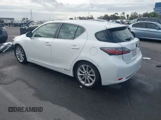 2013 Lexus CT 200h z VIN JTHKD5BH2D2147927, wystawiony jako IAAI lot #42053756 z przebiegiem 160 896 mil mil oraz . Historia ofert i sprzedaży dostępna na DreamBid. Obrazek 3.
