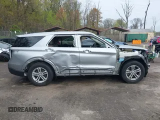 2022 Ford Explorer with VIN 1FMSK7BH9NGA08252, listed as a IAAI auction lot 42012523 with 122,293 mi miles and . Bid and sale history available at DreamBid. Image 13.