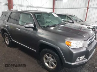 2011 Toyota 4Runner Trail z VIN JTEBU5JR6B5047753, wystawiony jako IAAI lot #42071992 z przebiegiem 201 906 mil mil oraz . Historia ofert i sprzedaży dostępna na DreamBid. Obrazek 1.
