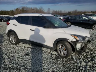 2019 Nissan Kicks S with VIN 3N1CP5CU5KL545608, listed as a Copart auction lot 42564475 with 86,447 mi miles and Salvage Title. Bid and sale history available at carsss.com. Image 4.