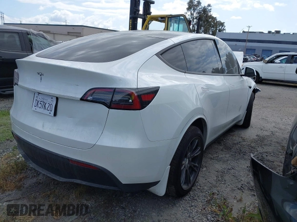 2024 Tesla Model Y with VIN 7SAYGDED2RF207783, listed as a IAAI auction lot 41758143 with Not Provided miles and . Bid and sale history available at DreamBid. Image 4.