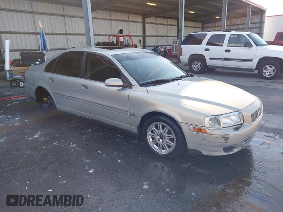 2004 Volvo S80 with VIN YV1TH59H641365689, listed as a IAAI auction lot 41397638 with 171,185 mi miles. Bid and sale history available at carsss.com. Image 1.