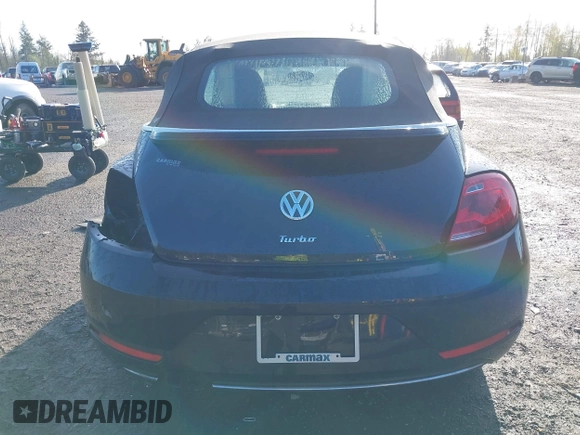 2018 Volkswagen Beetle S with VIN 3VW5DAAT5JM515743, listed as a IAAI auction lot 42014567 with Not Provided miles and . Bid and sale history available at DreamBid. Image 17.