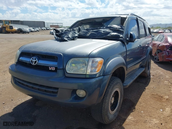 2005 Toyota Sequoia SR5 with VIN 5TDZT34A55S246422, listed as a IAAI auction lot 41965618 with 200,950 mi miles. Bid and sale history available at carsss.com. Image 2.