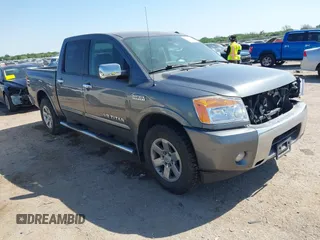 2015 Nissan Titan SV z VIN 1N6BA0ED5FN508975, wystawiony jako IAAI lot #42032737 z przebiegiem 97 432 mil mil oraz . Historia ofert i sprzedaży dostępna na DreamBid. Obrazek 1.