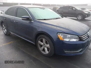 2012 Volkswagen Passat SE z VIN 1VWBP7A35CC106014, wystawiony jako IAAI lot #41150524 z przebiegiem 117 309 mil mil oraz . Historia ofert i sprzedaży dostępna na DreamBid. Obrazek 1.