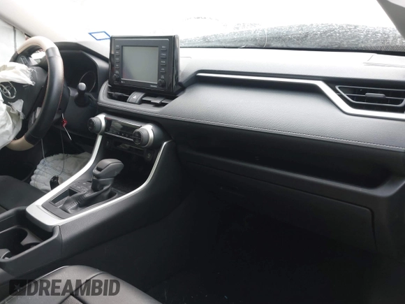 2020 Toyota RAV4 XLE with VIN JTMW1RFV0LD521893, listed as a IAAI auction lot 42701228 with 34,647 mi miles and . Bid and sale history available at DreamBid. Image 5.