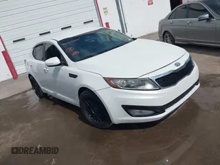2012 Kia Optima LX z VIN KNAGM4A78C5291762, wystawiony jako IAAI lot #42165405 z przebiegiem 261 903 mil mil oraz . Historia ofert i sprzedaży dostępna na DreamBid. Obrazek 1.