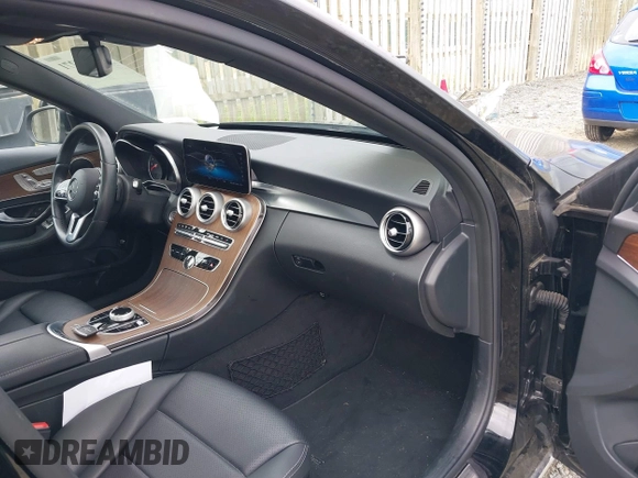 2019 Mercedes-Benz C 300 z VIN WDDWF8EB4KR512866, wystawiony jako IAAI lot #42163271 z przebiegiem 45 025 mil mil oraz . Historia ofert i sprzedaży dostępna na DreamBid. Obrazek 5.