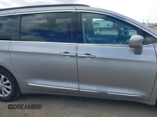 2017 Chrysler Pacifica Touring L with VIN 2C4RC1BG1HR803027, listed as a IAAI auction lot 41896775 with 112,896 mi miles and . Bid and sale history available at DreamBid. Image 13.