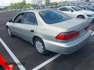 1999 Honda Accord LX z VIN 1HGCG5648XA164103, wystawiony jako IAAI lot #42020624 z przebiegiem 244 346 mil mil oraz . Historia ofert i sprzedaży dostępna na DreamBid. Obrazek 3.