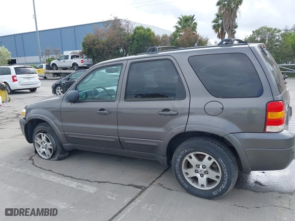 2005 Ford Escape Limited with VIN 1FMCU94195KC22522, listed as a IAAI auction lot 41901471 with 201,427 mi miles. Bid and sale history available at carsss.com. Image 6.