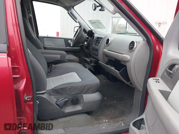 2004 Ford Expedition XLT with VIN 1FMPU16W54LB57799, listed as a IAAI auction lot 41538969 with 289,424 mi miles. Bid and sale history available at carsss.com. Image 5.