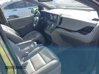 2018 Toyota Sienna XLE Auto Access Seat with VIN 5TDYZ3DC3JS951774, listed as a IAAI auction lot 41567595 with 160,197 mi miles. Bid and sale history available at carsss.com. Image 5.