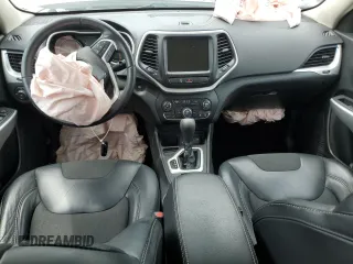 2018 Jeep Cherokee Latitude Plus z VIN 1C4PJLLX9JD588366, wystawiony jako Copart lot #56320305 z przebiegiem 125 585 mil mil oraz Szkoda całkowita • Salvage title. Historia ofert i sprzedaży dostępna na DreamBid. Obrazek 8.