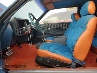 1984 Chevrolet Monte Carlo z VIN 1G1AZ37GXER137103, wystawiony jako Copart lot #74534514 z przebiegiem Nie podano mil oraz Tytuł czysty. Historia ofert i sprzedaży dostępna na DreamBid. Obrazek 7.