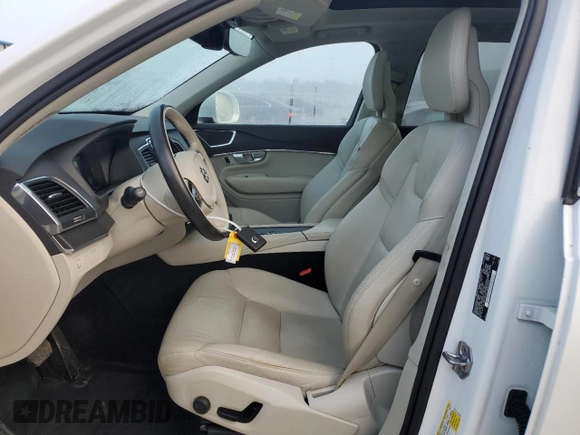 2020 Volvo XC90 Momentum with VIN YV4A221K1L1533819, listed as a Copart auction lot 84431514 with 81,666 mi miles and Salvage Title. Bid and sale history available at DreamBid. Image 7.